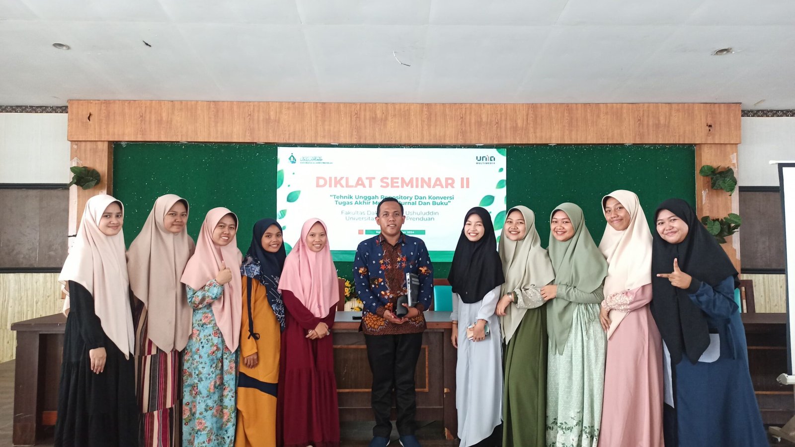 Fakultas Dakwah dan Ushuluddin Universitas Al-Amien Prenduan kembali menyelenggarakan Seminar II bertajuk “Teknik Unggah Repository dan Konversi Tugas Akhir Menjadi Artikel Jurnal/Buku”.