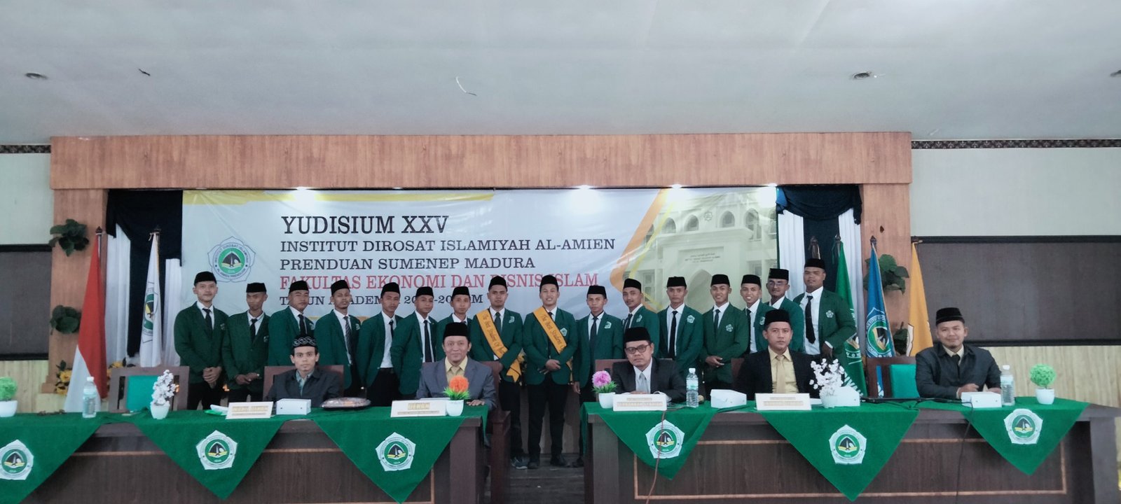 LIMA PULUH DELAPAN MAHASISWA FEBI IKUTI YUDISIUM TAHUN AKADEMIK 2021/2022 LIMA PULUH DELAPAN MAHASISWA FEBI IKUTI YUDISIUM TAHUN AKADEMIK 2021/2022