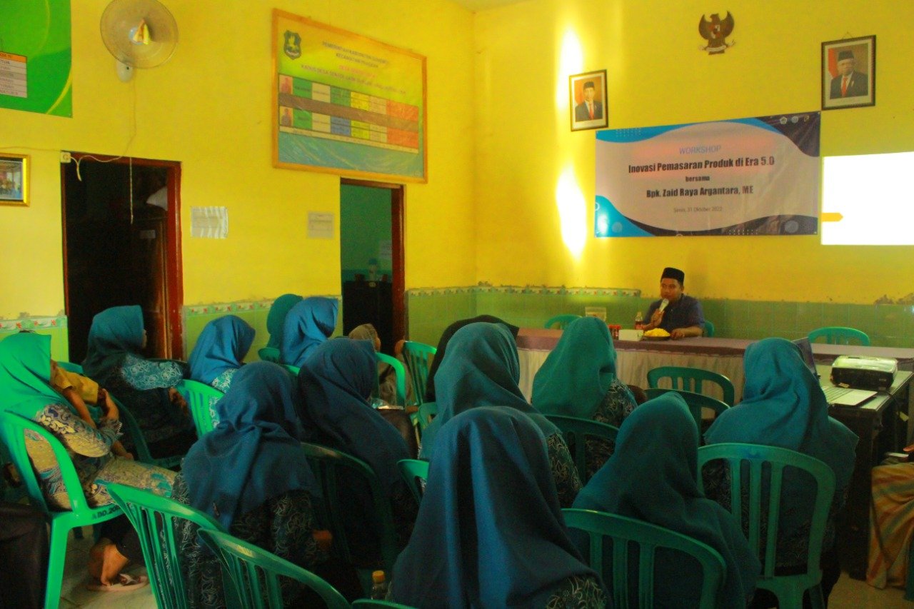 KAPRODI EKONOMI SYARIAH BERIKAN EDUKASI INOVASI PEMASARAN PRODUK DI ERA 5.0