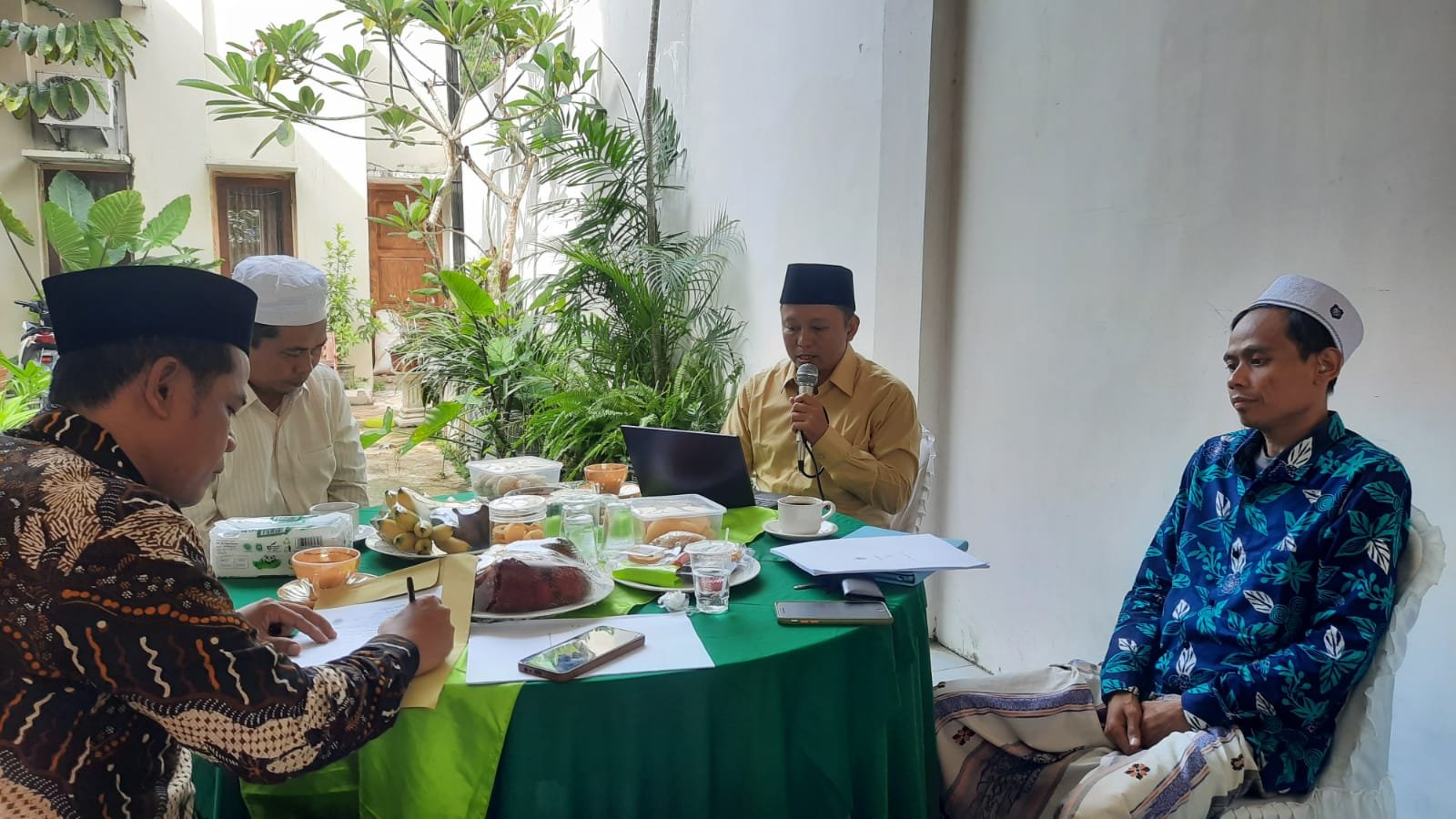 PERSIAPKAN AUDIT MUTU INTERNAL, FUNGSIONARIS FEBI IDIA ADAKAN FAMILY GATHERING DI RUMAH MAKAN KAESAR PAMEKASAN PERSIAPKAN AUDIT MUTU INTERNAL, FUNGSIONARIS FEBI IDIA ADAKAN FAMILY GATHERING DI RUMAH MAKAN KAESAR PAMEKASAN