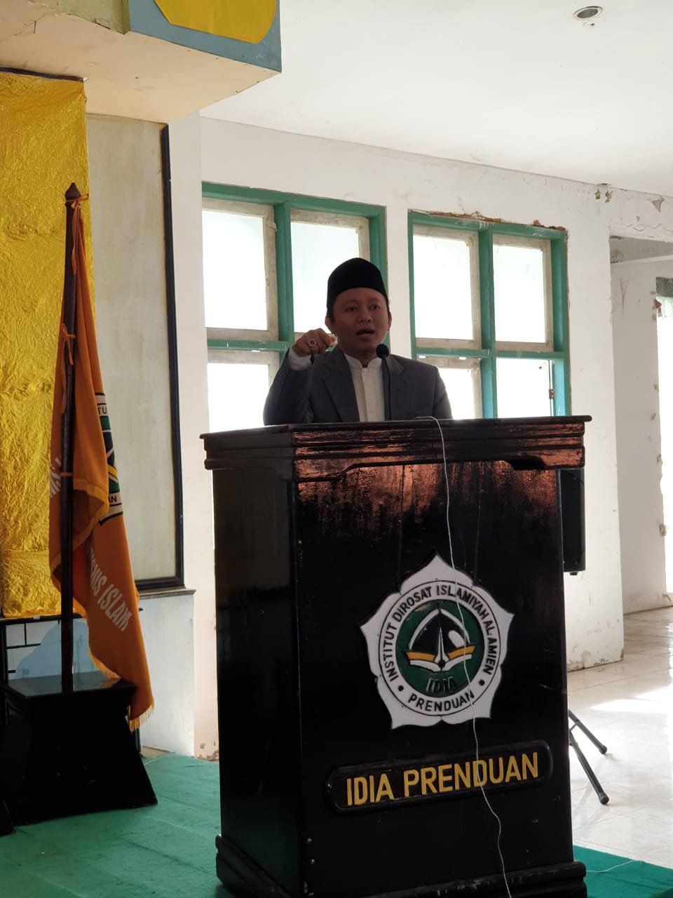 FEBI IDIA Prenduan Lantik DEMA Dan HIMAPRODI Perbankan Syariah, Dekan: Jika Antum Ingin Mengukir Sejarah, Maka Konsistenlah! FEBI IDIA Prenduan Lantik DEMA Dan HIMAPRODI Perbankan Syariah, Dekan: Jika Antum Ingin Mengukir Sejarah, Maka Konsistenlah!