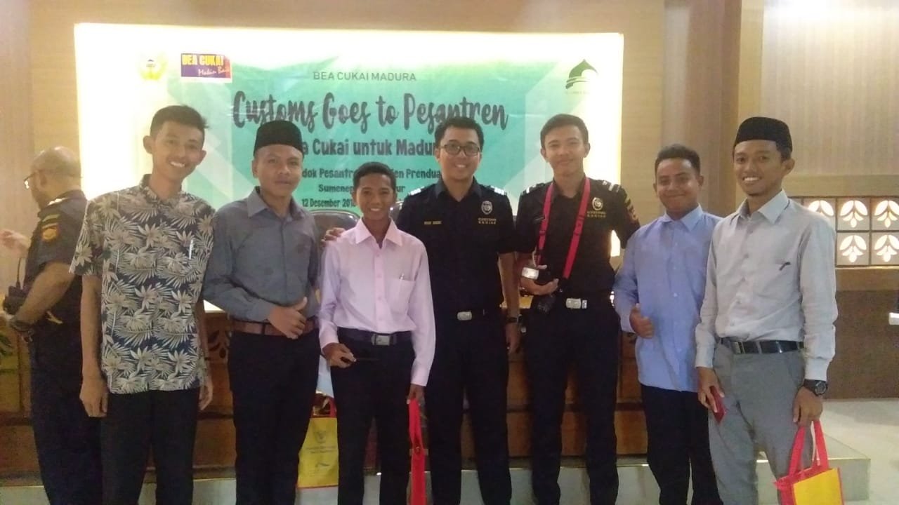Customs Goes To Pesantren “Bea Cukai Untuk Madura” Bersama FEBI IDIA Customs Goes To Pesantren “Bea Cukai Untuk Madura” Bersama FEBI IDIA